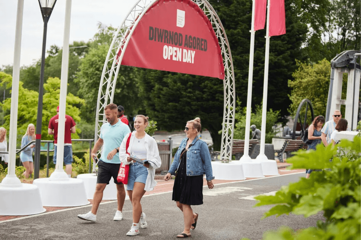 サウスウェールズ大学