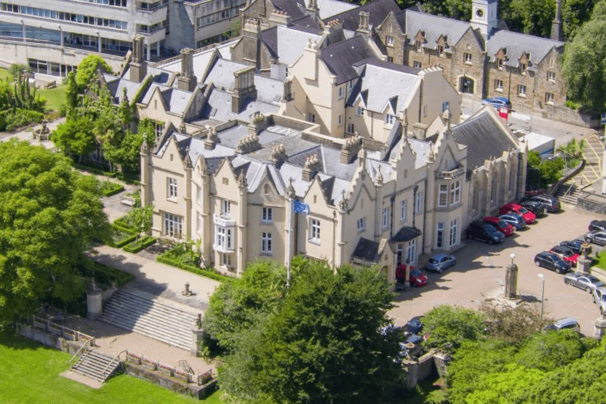 スウォンジー大学 スウォンジー大学